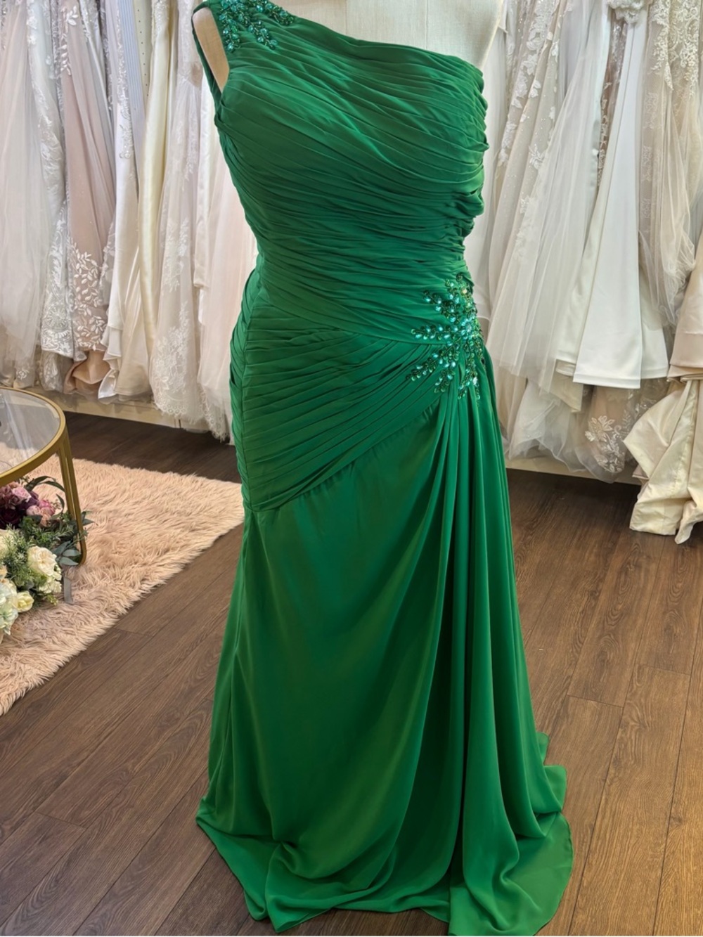 Elegant One-Shoulder Green Evening Gown